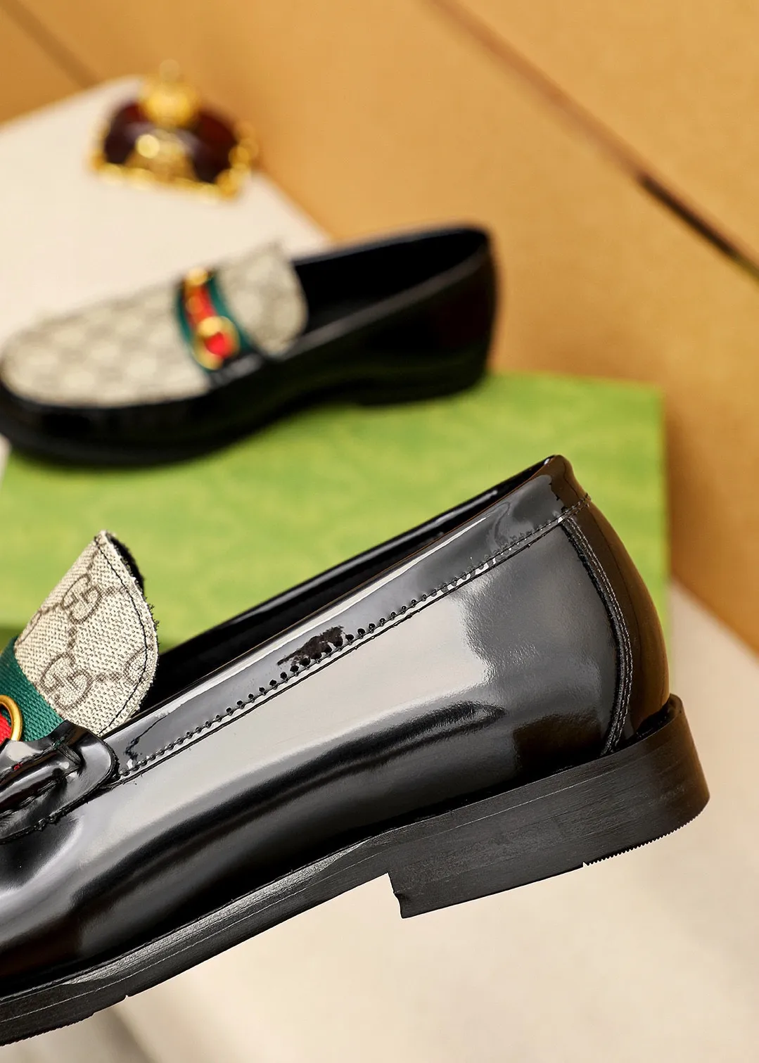 Men's shoes 💰460 💐 Product trademark: GUCCI "Gucci" casual leather shoes Regular size: 38-44 (45🉑️customized) Product materials: Selected imported first-layer open-edge beaded cowhide leather upper + luxury hardware buckle, imported water-dyed cowhide leather lining. Strong three-dimensional visual effect, original combination outsole Color: 5⃣️colors available